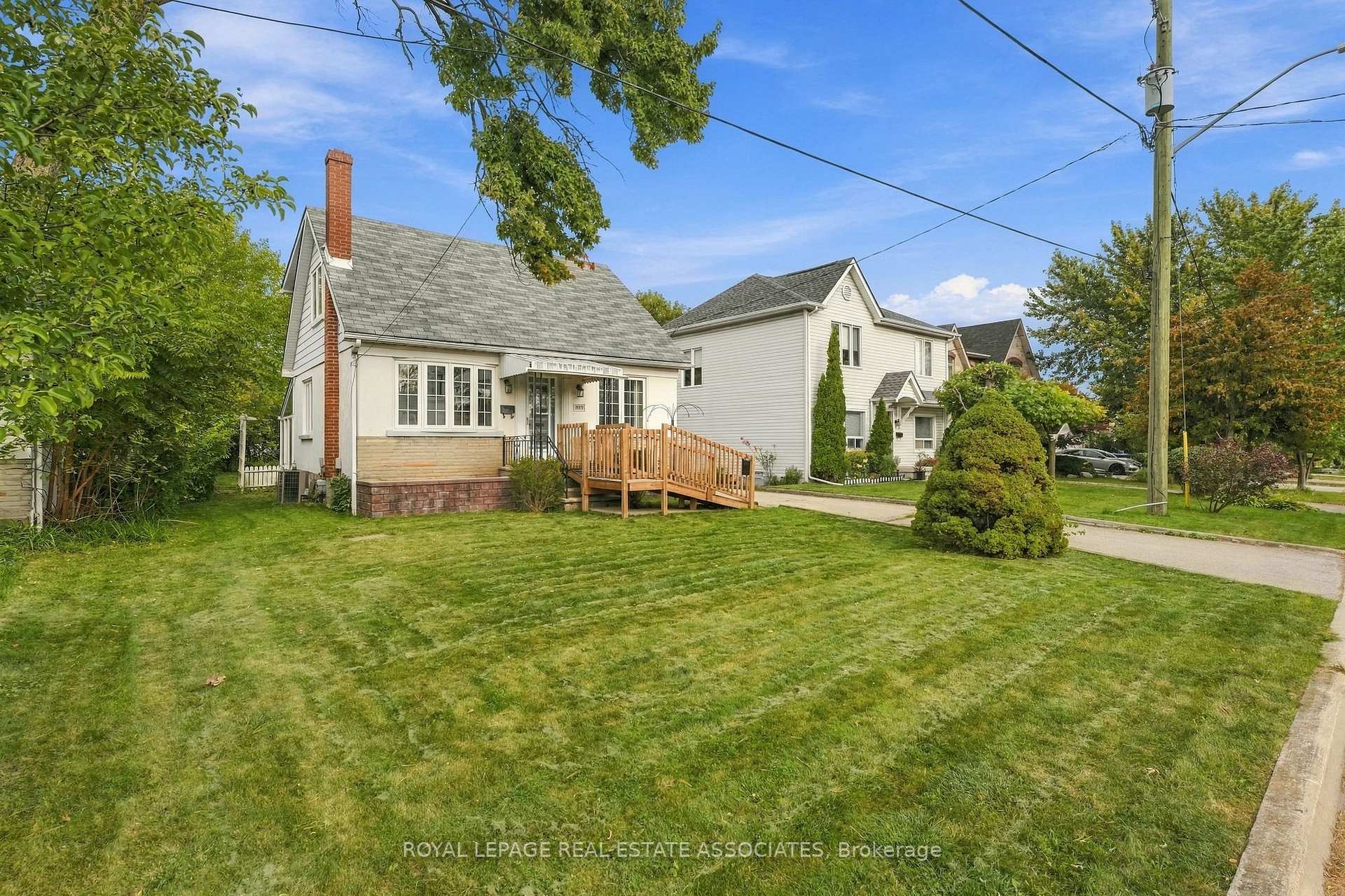 Photo 3 of 989 Pelham Avenue, Mississauga, Lakeview — HOMEH