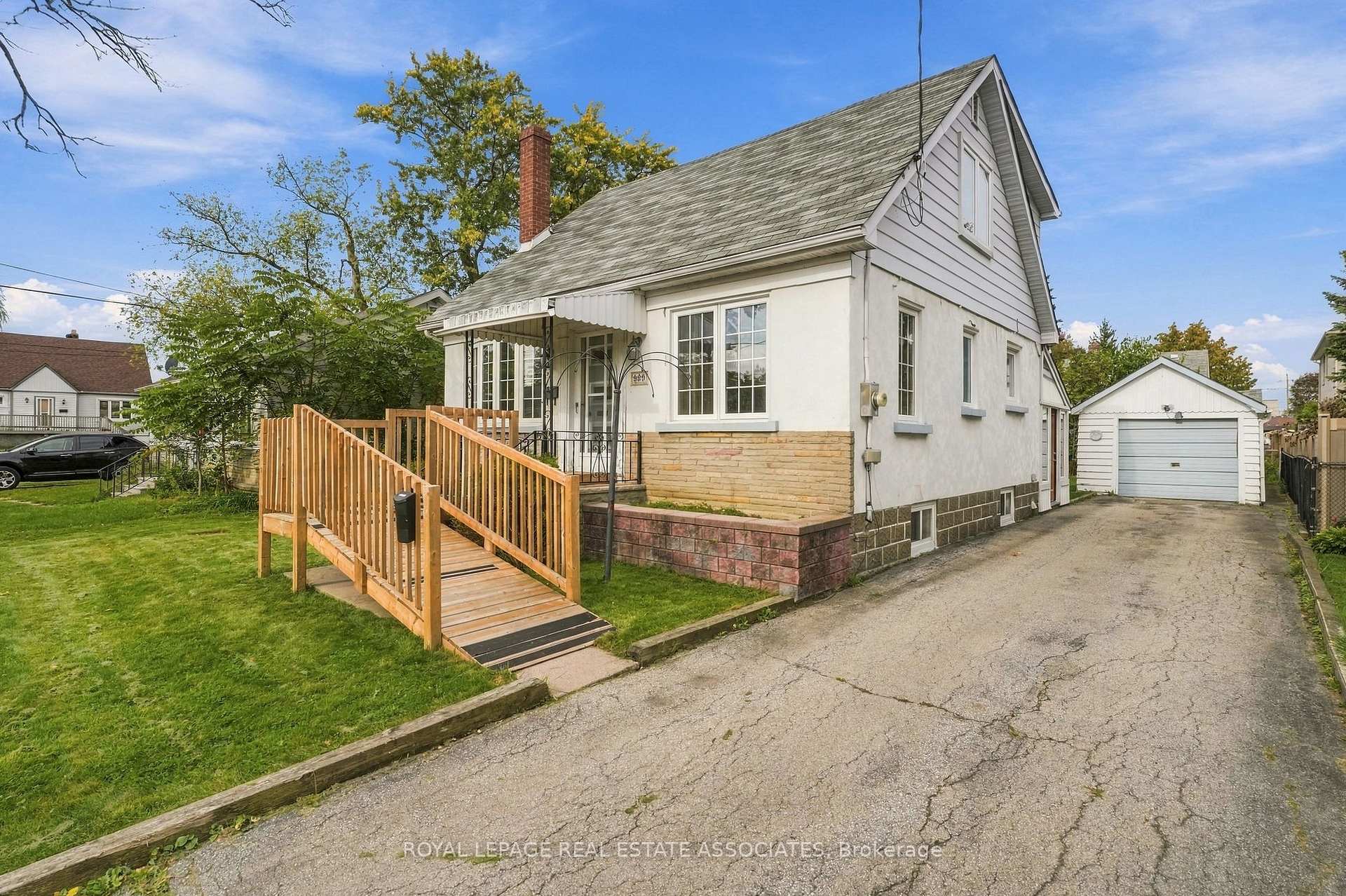 Photo 4 of 989 Pelham Avenue, Mississauga, Lakeview — HOMEH