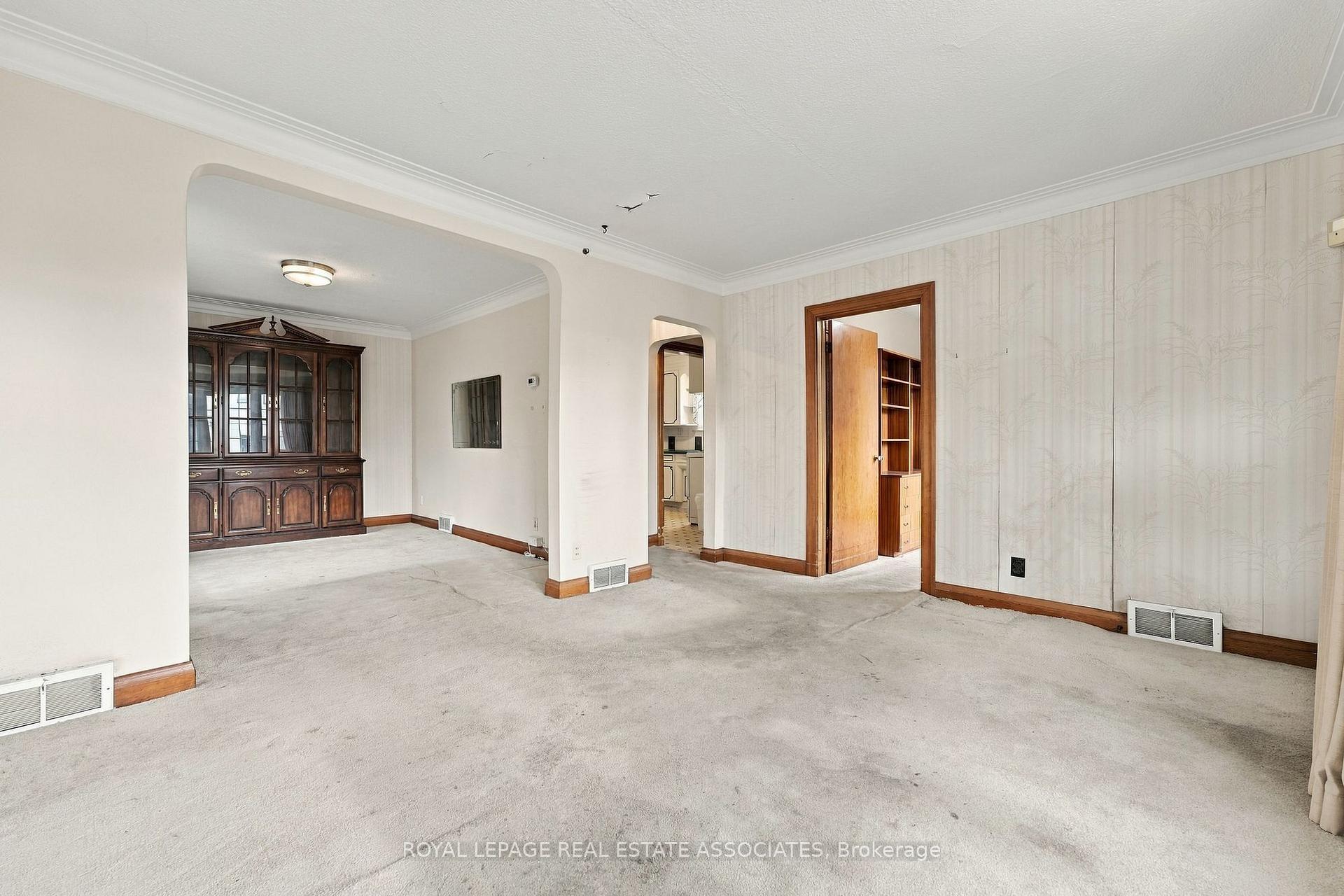 Photo 6 of 989 Pelham Avenue, Mississauga, Lakeview — HOMEH