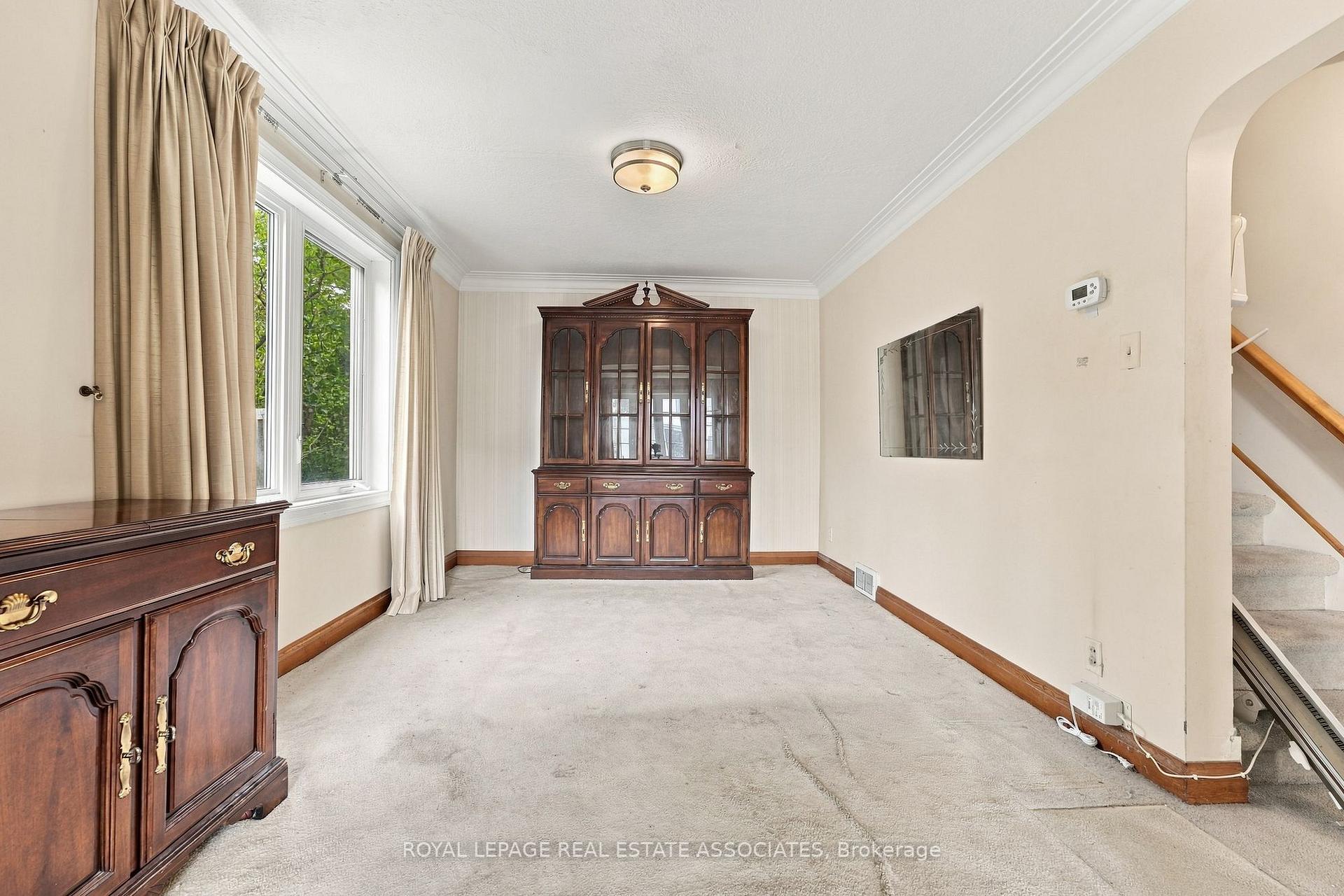 Photo 8 of 989 Pelham Avenue, Mississauga, Lakeview — HOMEH