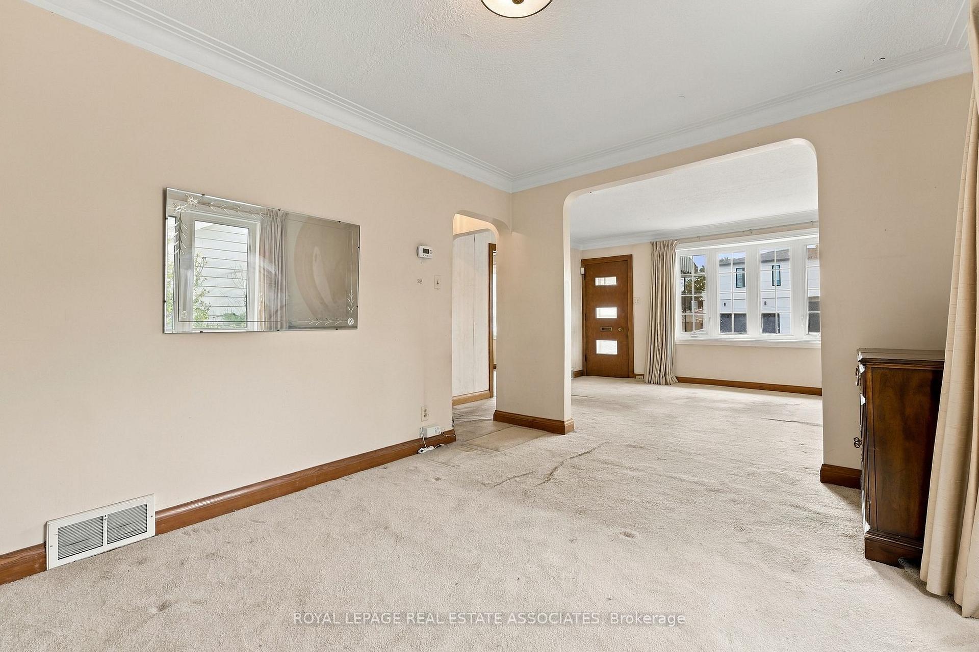 Photo 9 of 989 Pelham Avenue, Mississauga, Lakeview — HOMEH