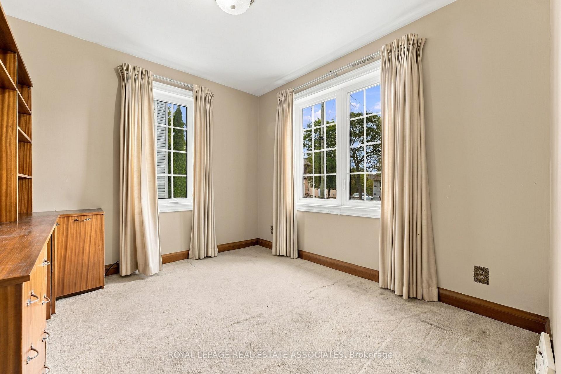 Photo 11 of 989 Pelham Avenue, Mississauga, Lakeview — HOMEH
