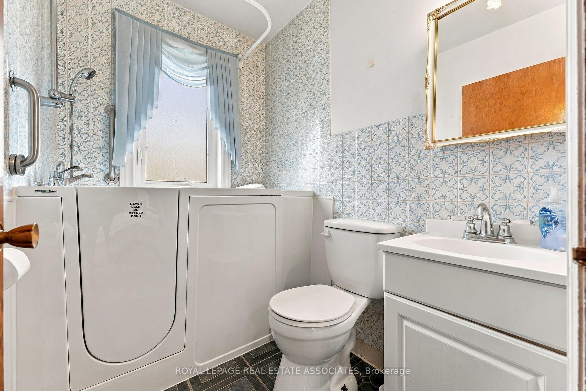Photo 12 of 989 Pelham Avenue, Mississauga, Lakeview — HOMEH