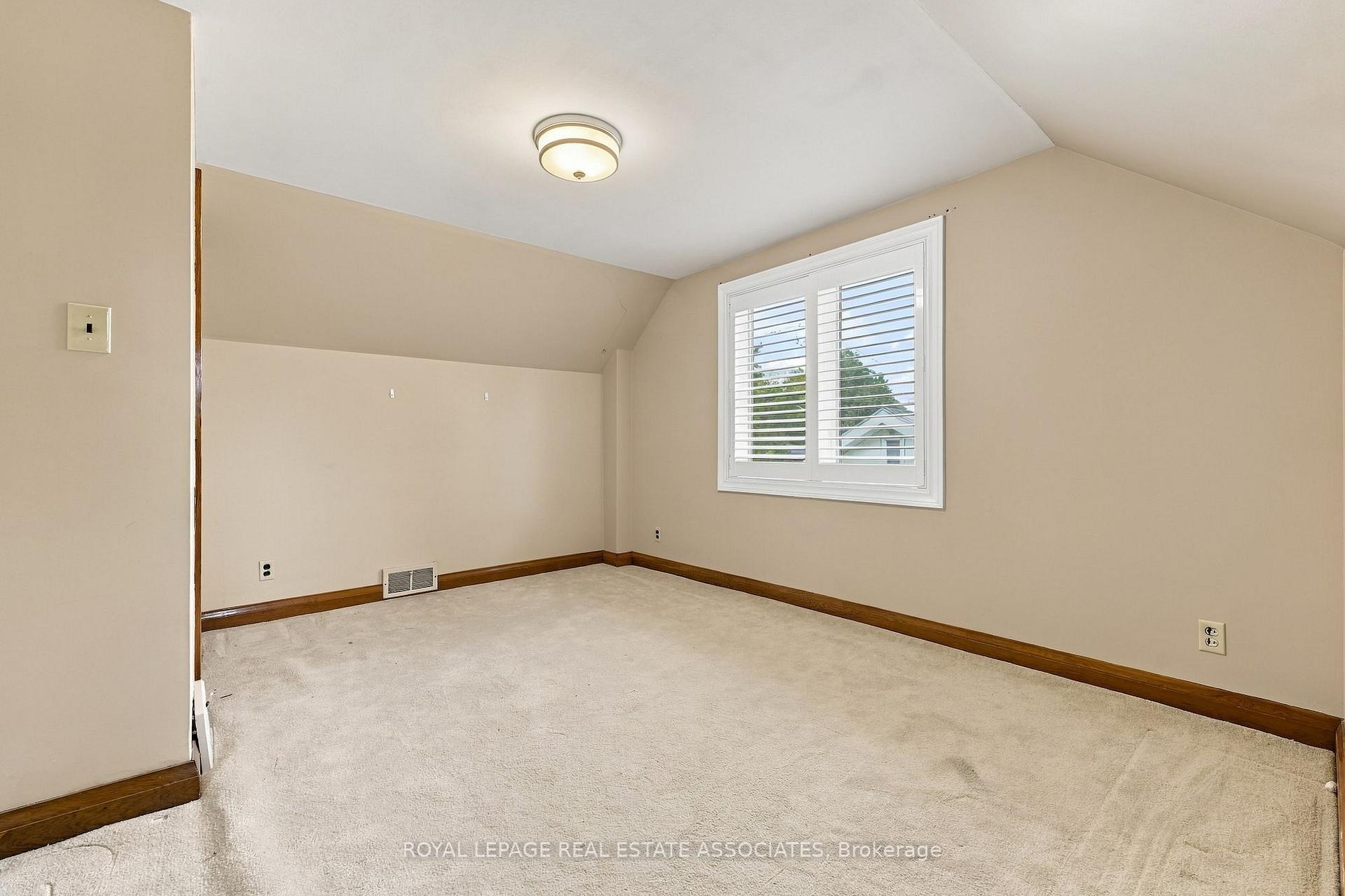 Photo 22 of 989 Pelham Avenue, Mississauga, Lakeview — HOMEH