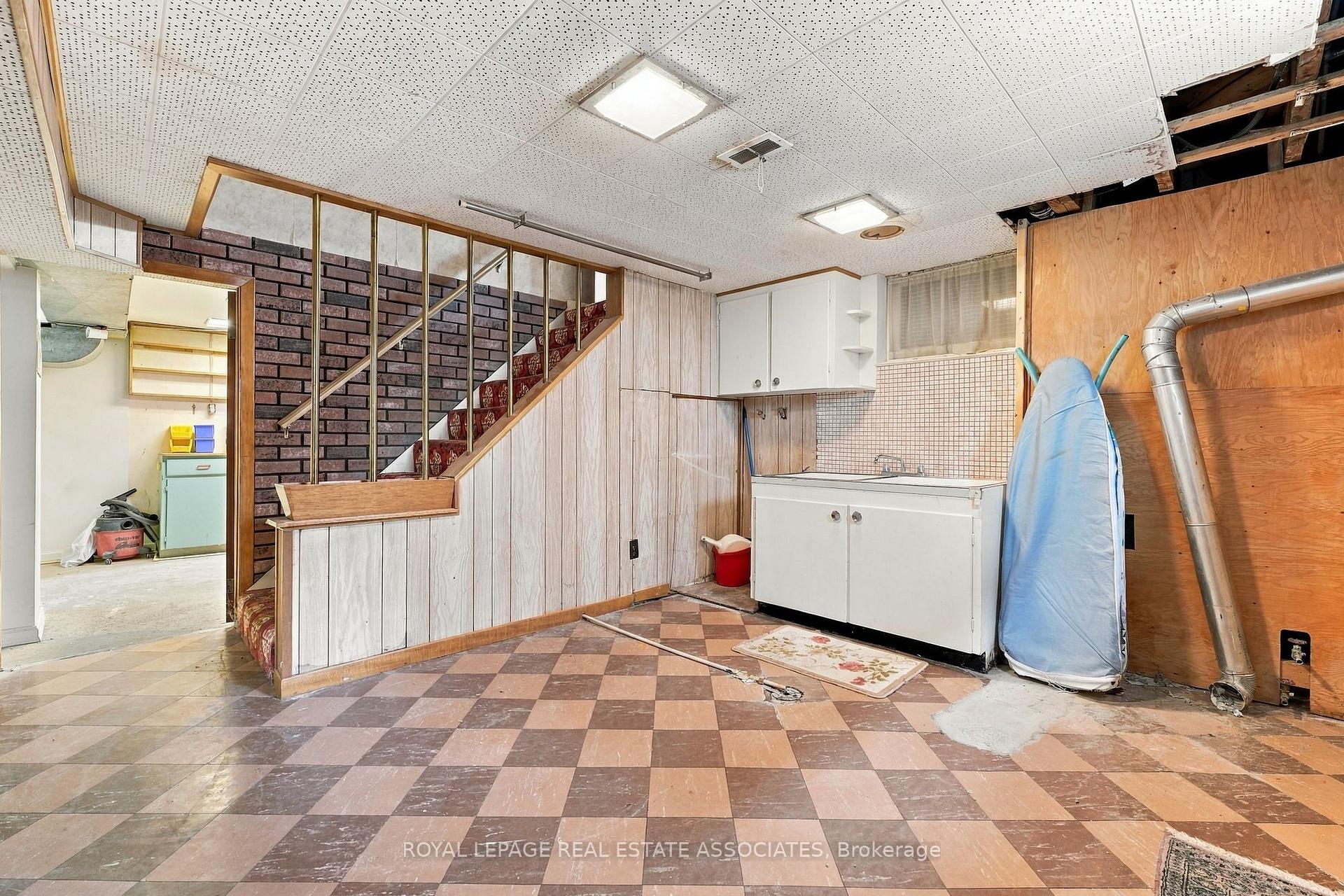 Photo 25 of 989 Pelham Avenue, Mississauga, Lakeview — HOMEH