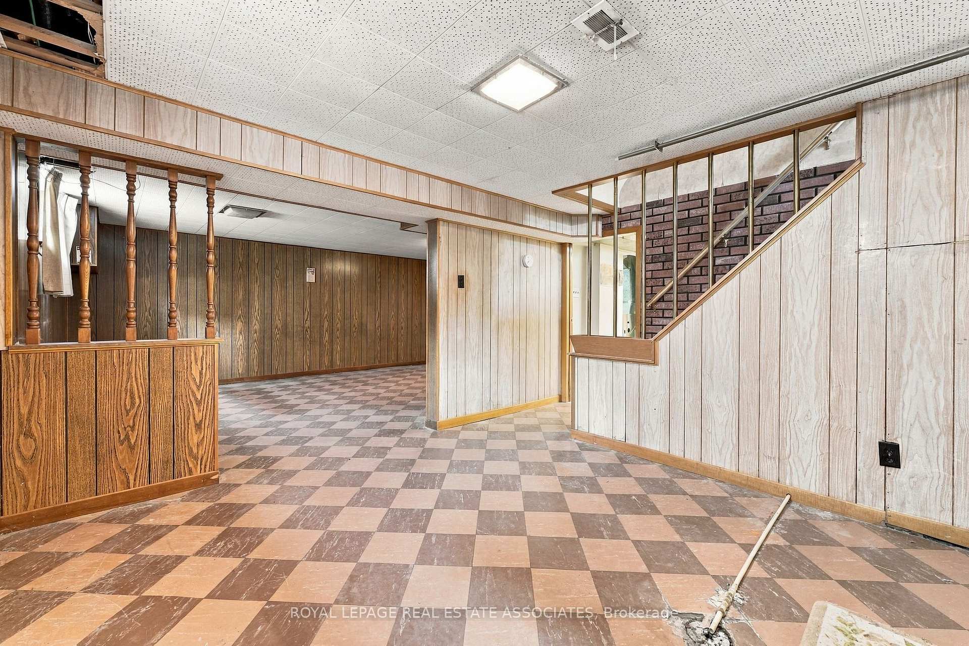 Photo 26 of 989 Pelham Avenue, Mississauga, Lakeview — HOMEH