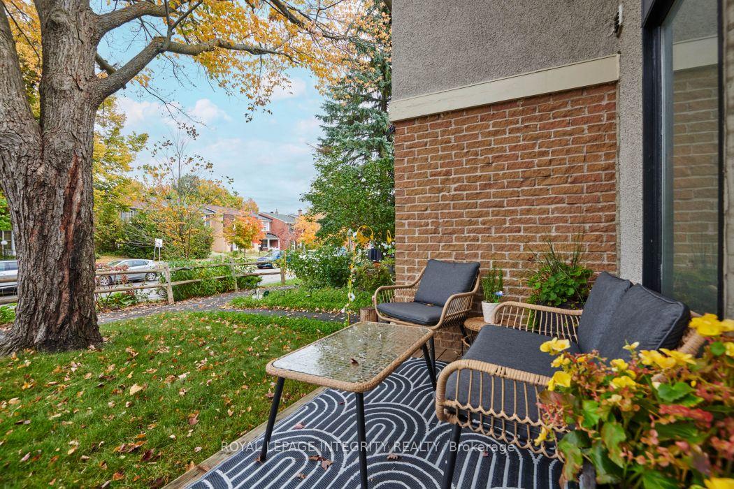Photo 3 of 236 Monterey Drive, Ottawa, Leslie Park — HOMEH