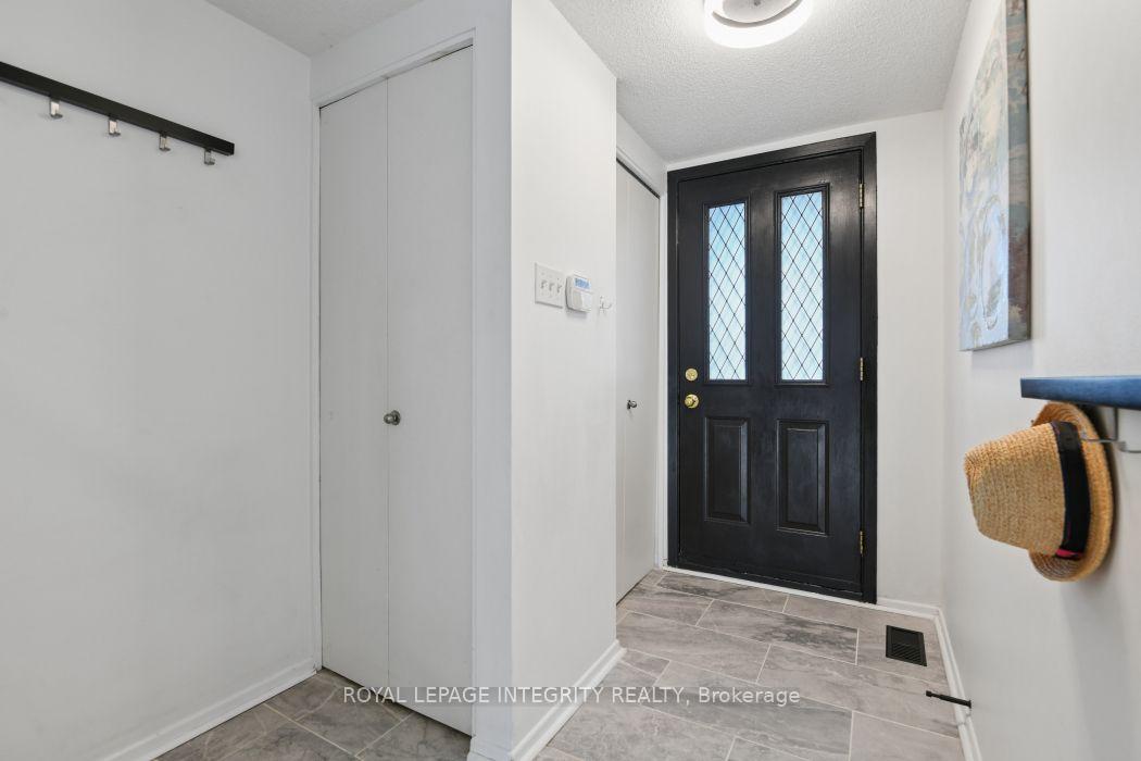 Photo 4 of 236 Monterey Drive, Ottawa, Leslie Park — HOMEH