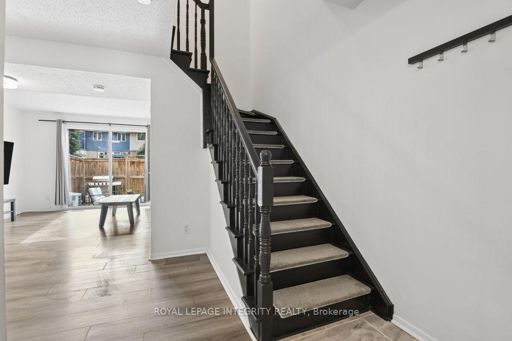 Photo 5 of 236 Monterey Drive, Ottawa, Leslie Park — HOMEH
