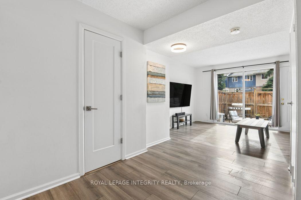 Photo 6 of 236 Monterey Drive, Ottawa, Leslie Park — HOMEH