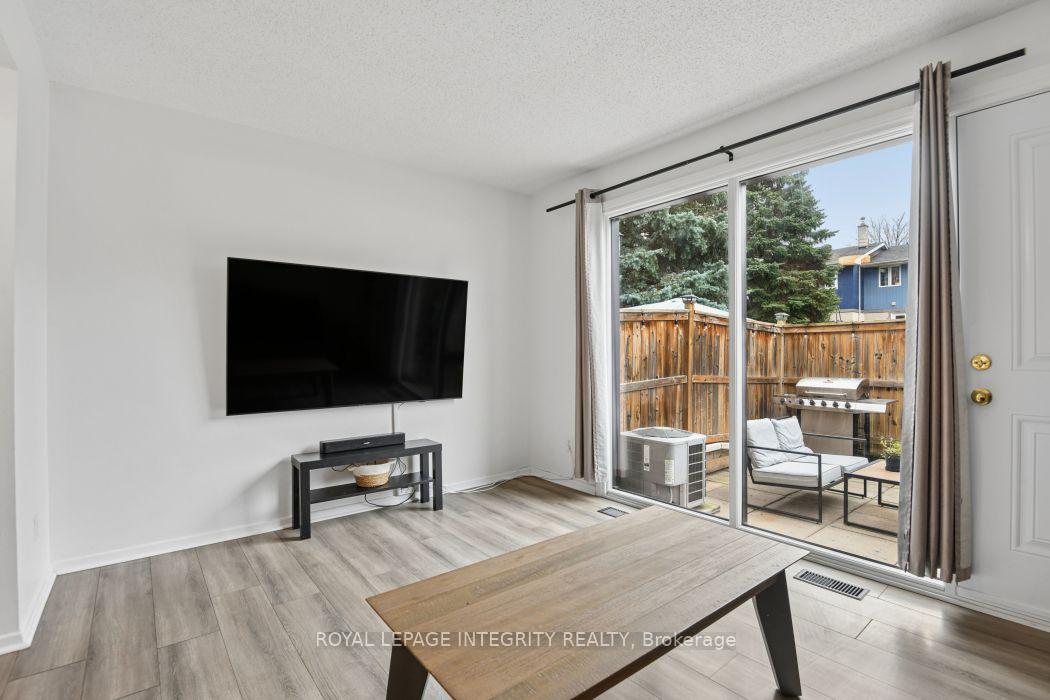 Photo 12 of 236 Monterey Drive, Ottawa, Leslie Park — HOMEH