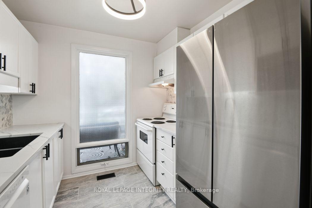 Photo 14 of 236 Monterey Drive, Ottawa, Leslie Park — HOMEH