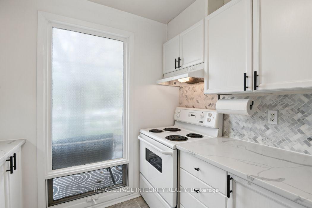 Photo 15 of 236 Monterey Drive, Ottawa, Leslie Park — HOMEH
