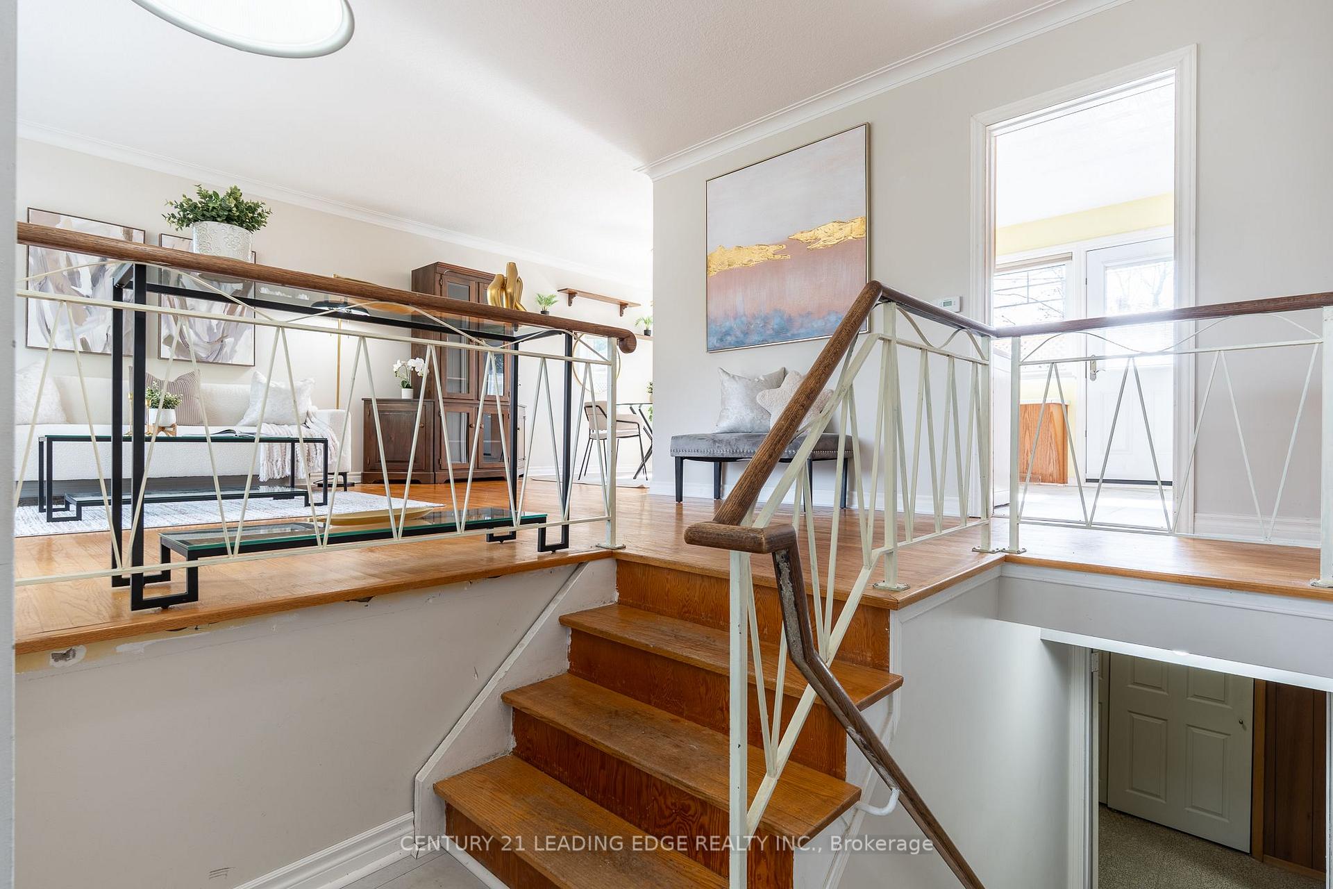 Photo 3 of 18 Horizon Crescent, Scarborough, Tam O'Shanter-Sullivan — HOMEH
