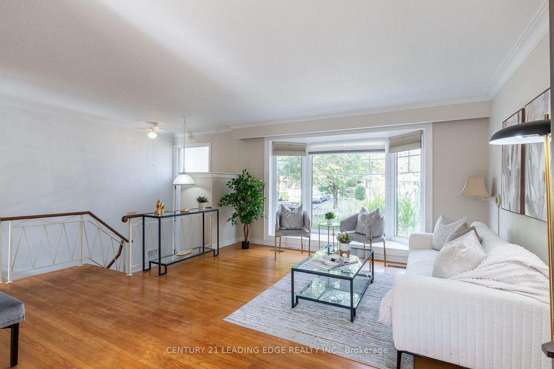 Photo 4 of 18 Horizon Crescent, Scarborough, Tam O'Shanter-Sullivan — HOMEH