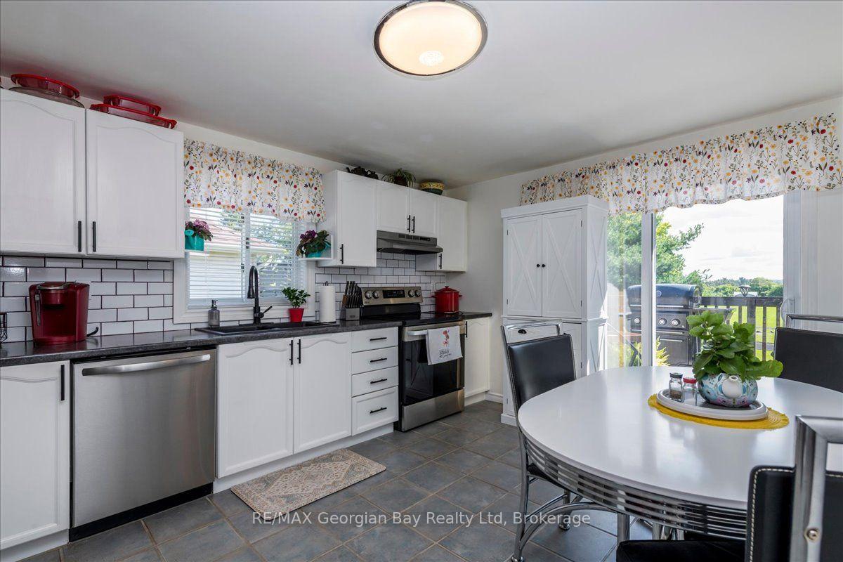 Photo 10 of 359 Galloway Boulevard, Midland — HOMEH