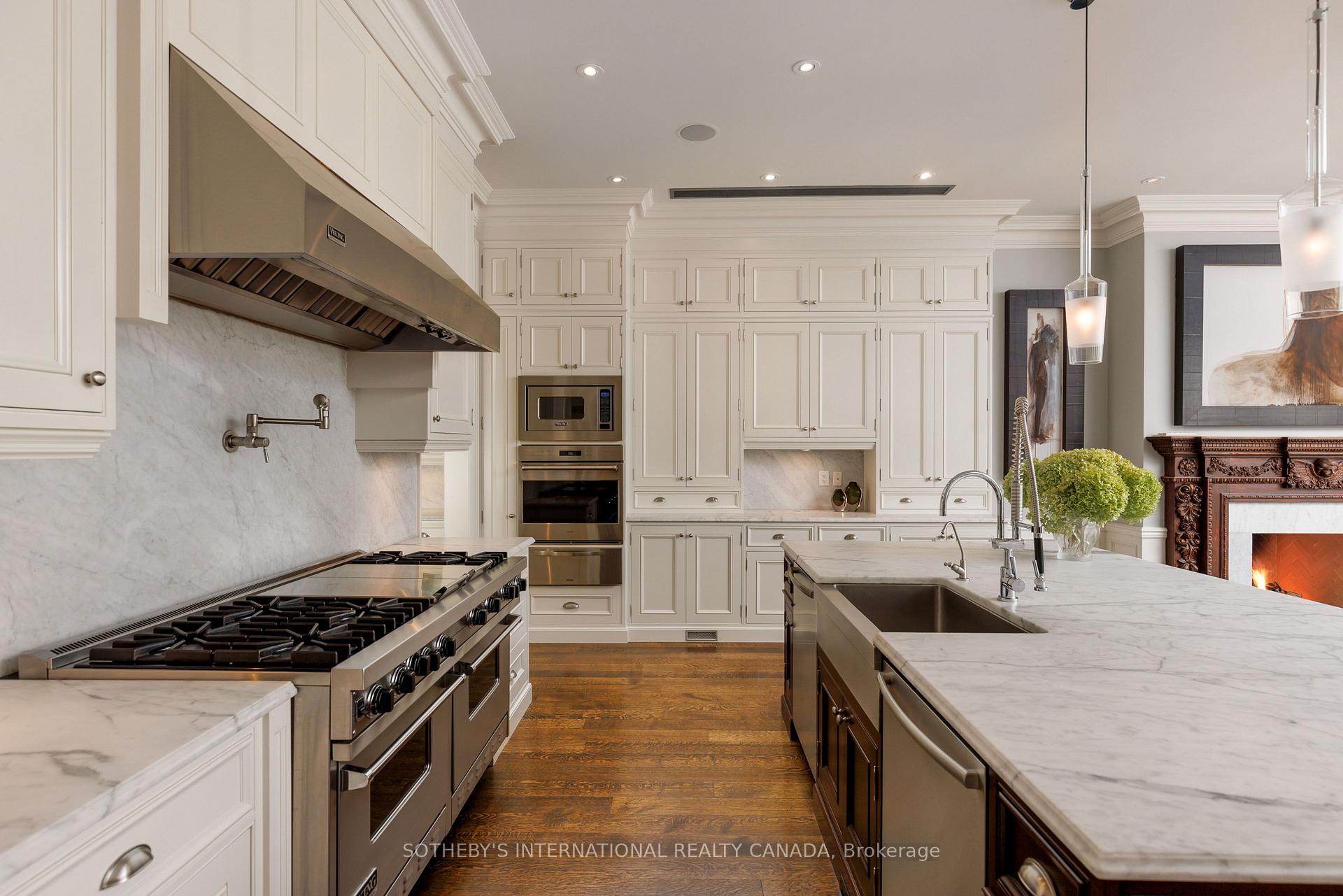 Photo 13 of 29 Edgehill Road, Etobicoke, Edenbridge-Humber Valley — HOMEH