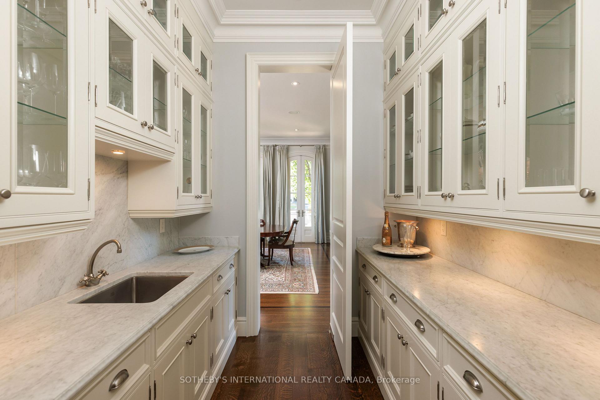 Photo 15 of 29 Edgehill Road, Etobicoke, Edenbridge-Humber Valley — HOMEH