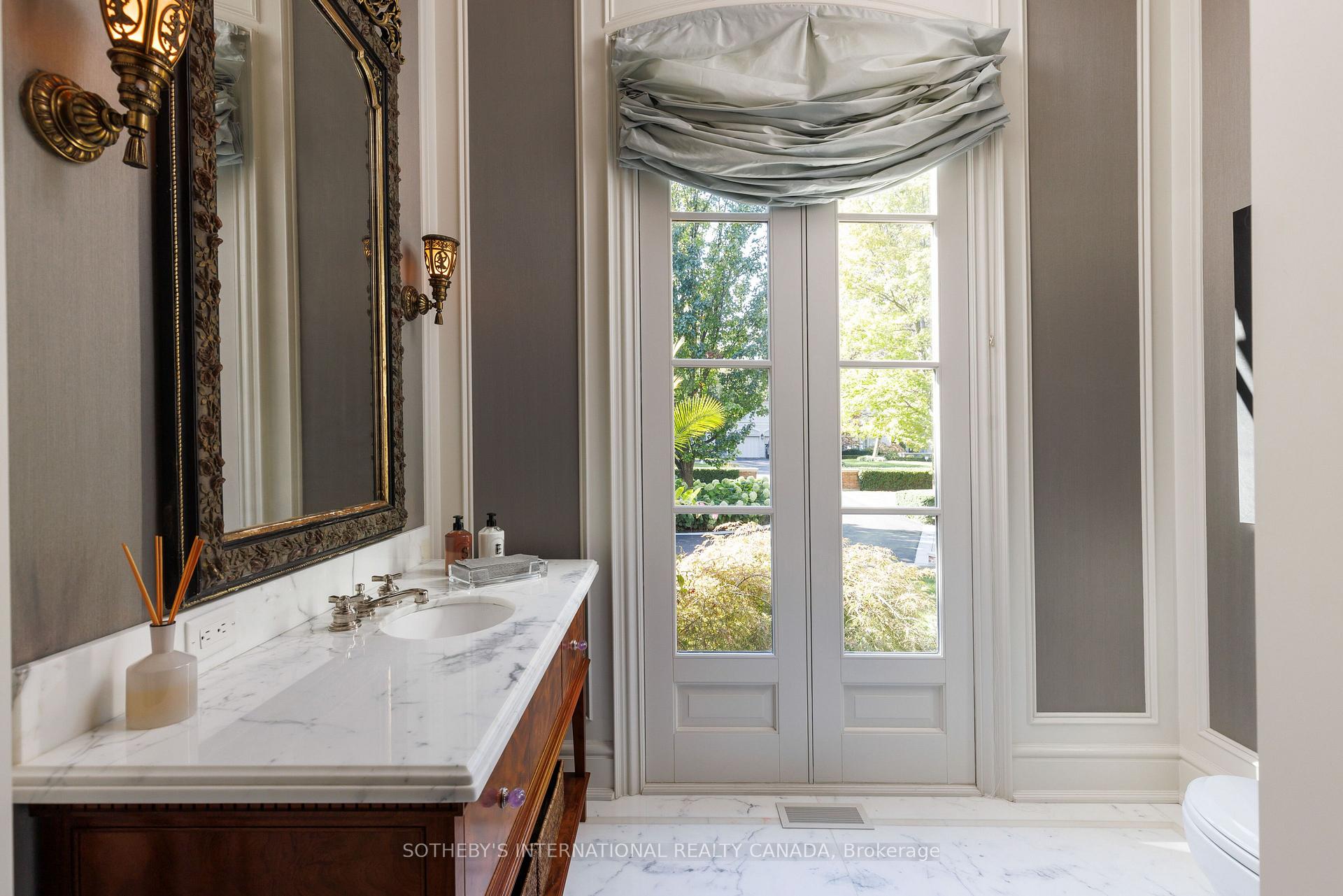 Photo 16 of 29 Edgehill Road, Etobicoke, Edenbridge-Humber Valley — HOMEH