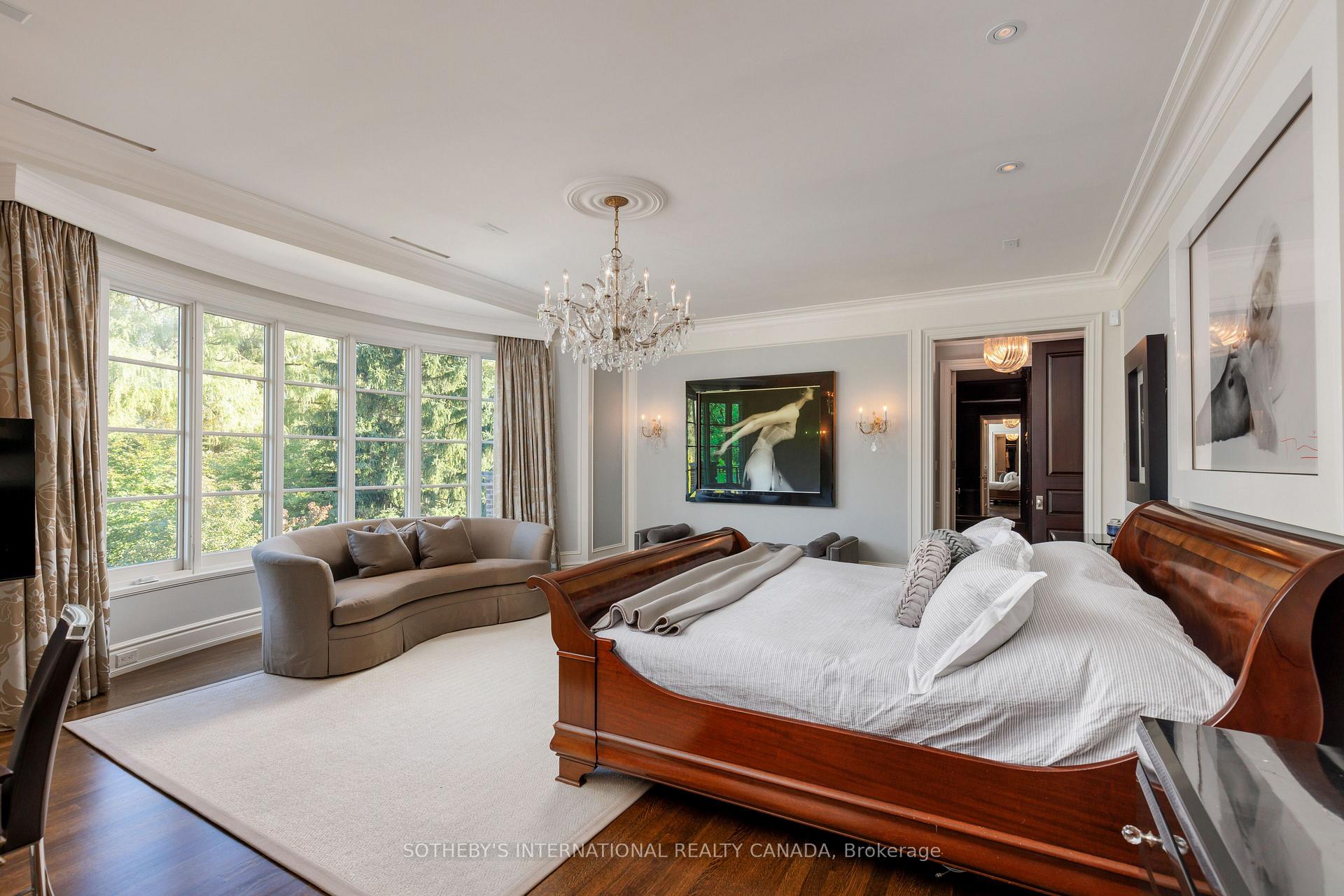 Photo 18 of 29 Edgehill Road, Etobicoke, Edenbridge-Humber Valley — HOMEH
