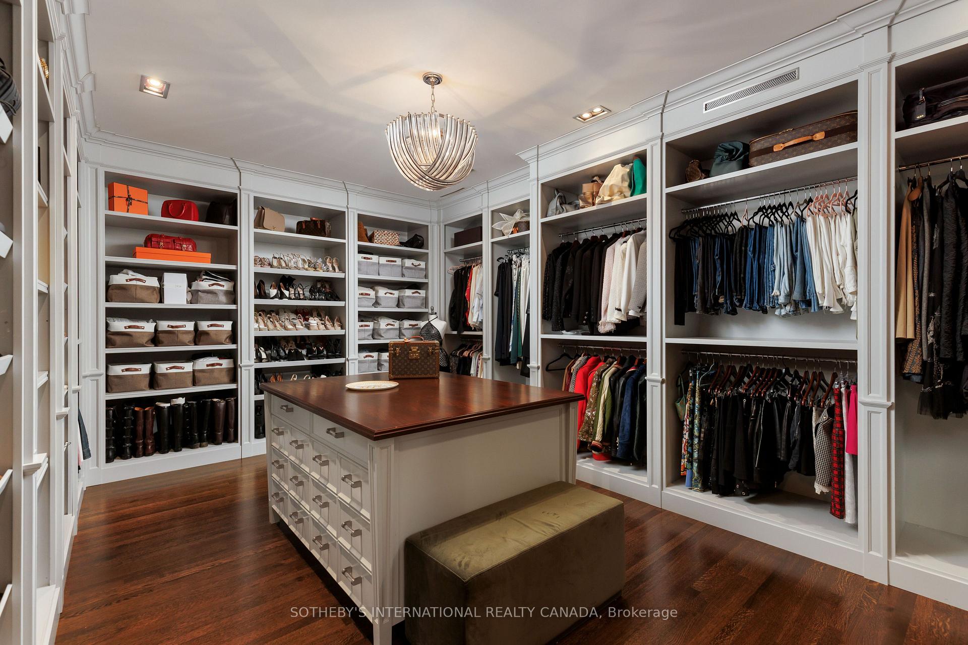 Photo 22 of 29 Edgehill Road, Etobicoke, Edenbridge-Humber Valley — HOMEH