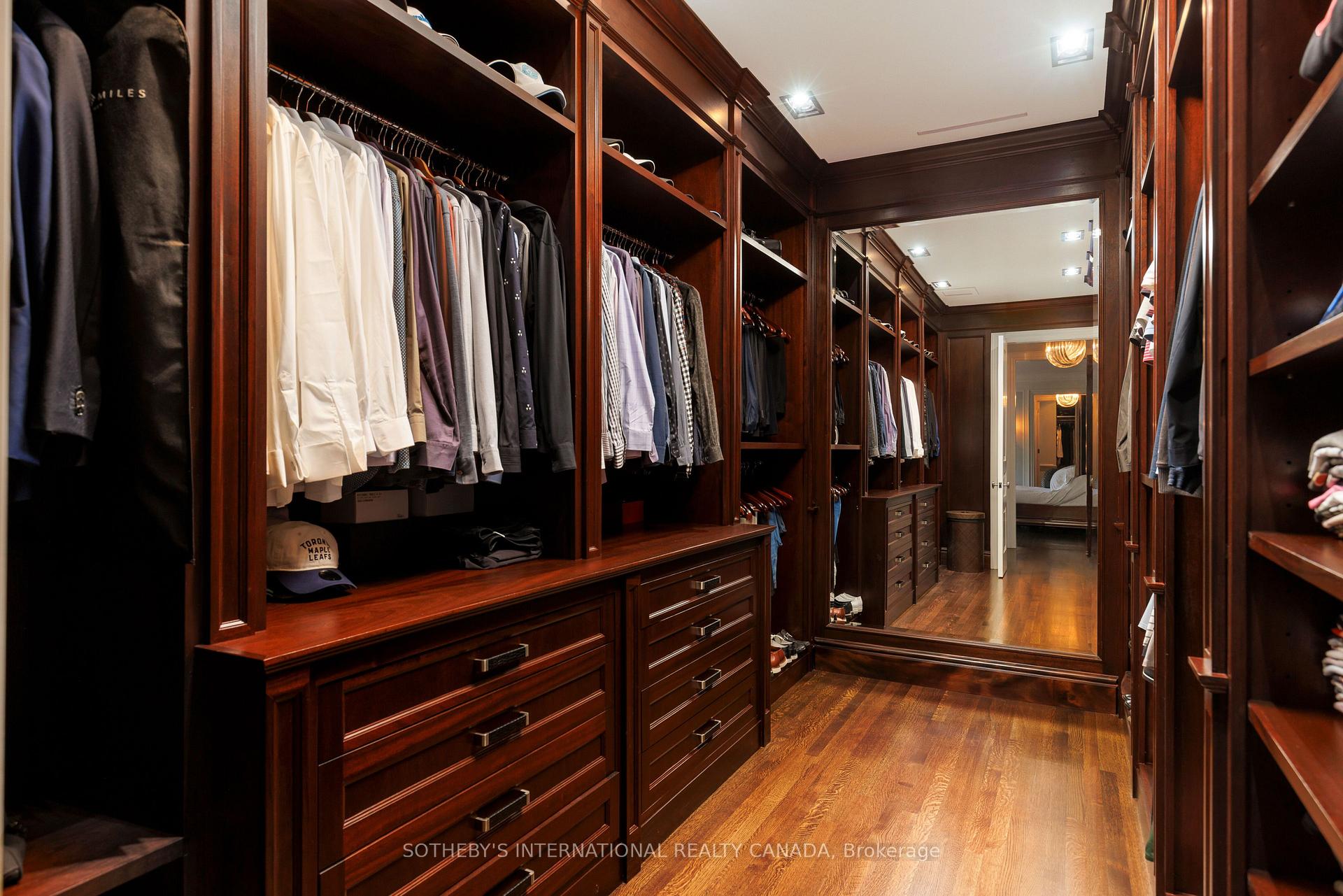Photo 24 of 29 Edgehill Road, Etobicoke, Edenbridge-Humber Valley — HOMEH