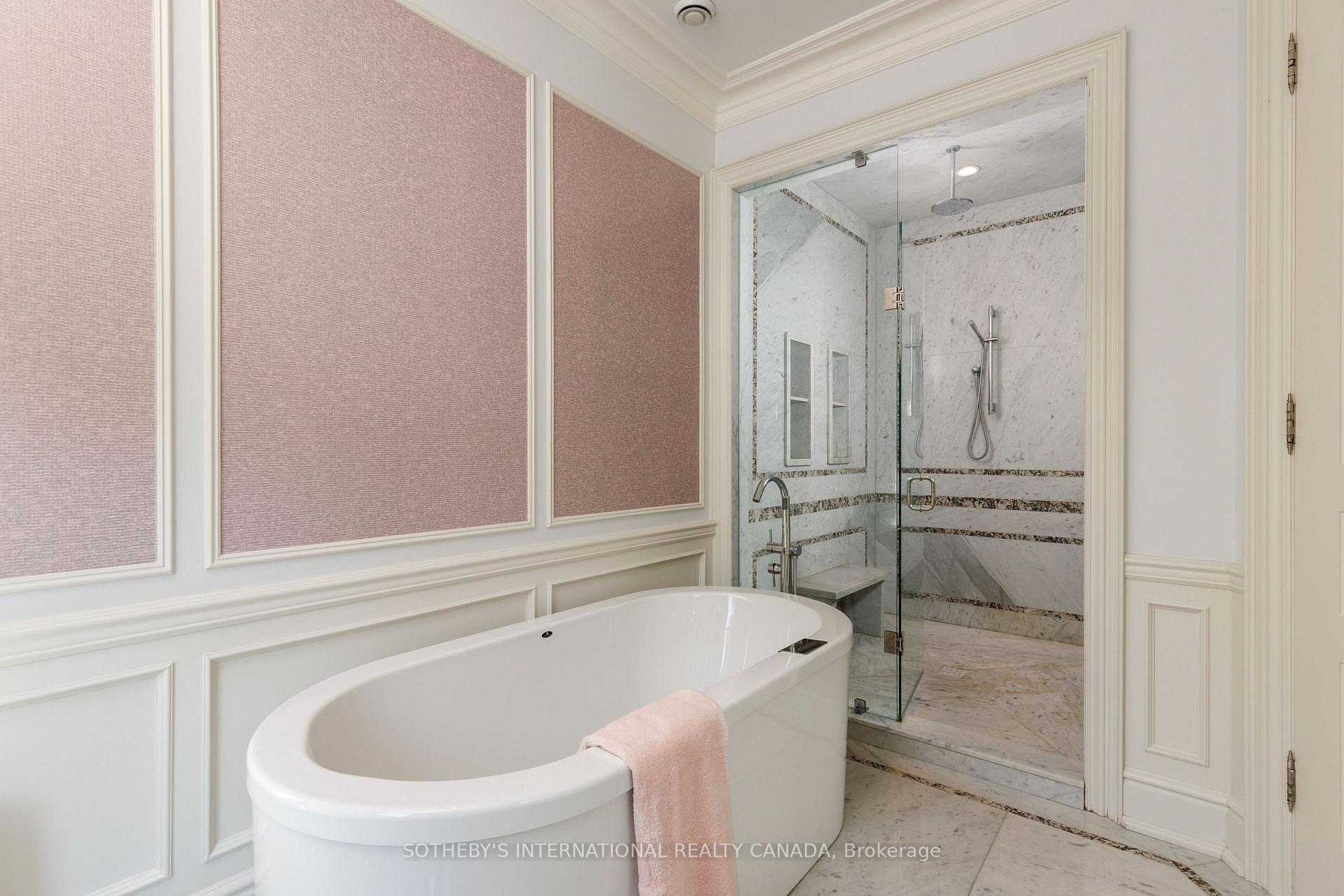 Photo 27 of 29 Edgehill Road, Etobicoke, Edenbridge-Humber Valley — HOMEH