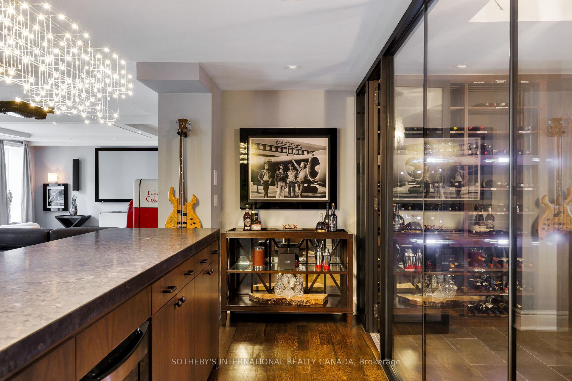Photo 36 of 29 Edgehill Road, Etobicoke, Edenbridge-Humber Valley — HOMEH