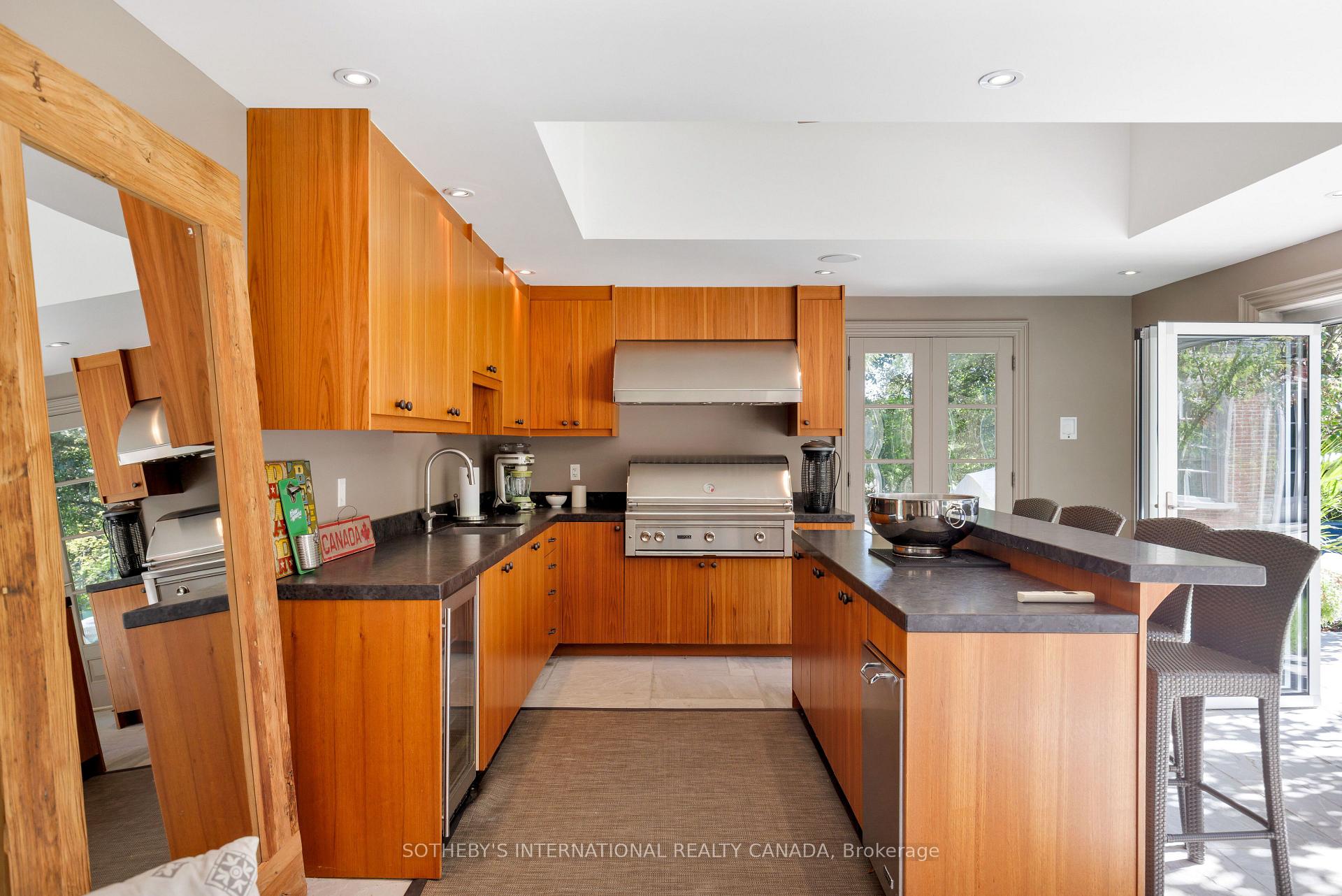 Photo 46 of 29 Edgehill Road, Etobicoke, Edenbridge-Humber Valley — HOMEH