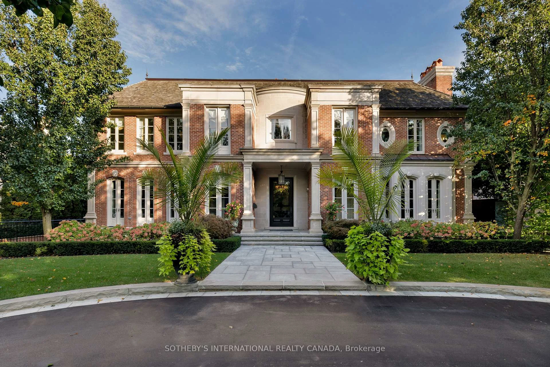Photo 1 of 29 Edgehill Road, Etobicoke, Edenbridge-Humber Valley — HOMEH