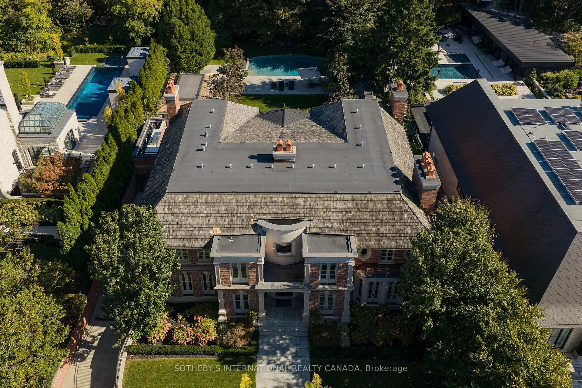 Photo 52 of 29 Edgehill Road, Etobicoke, Edenbridge-Humber Valley — HOMEH