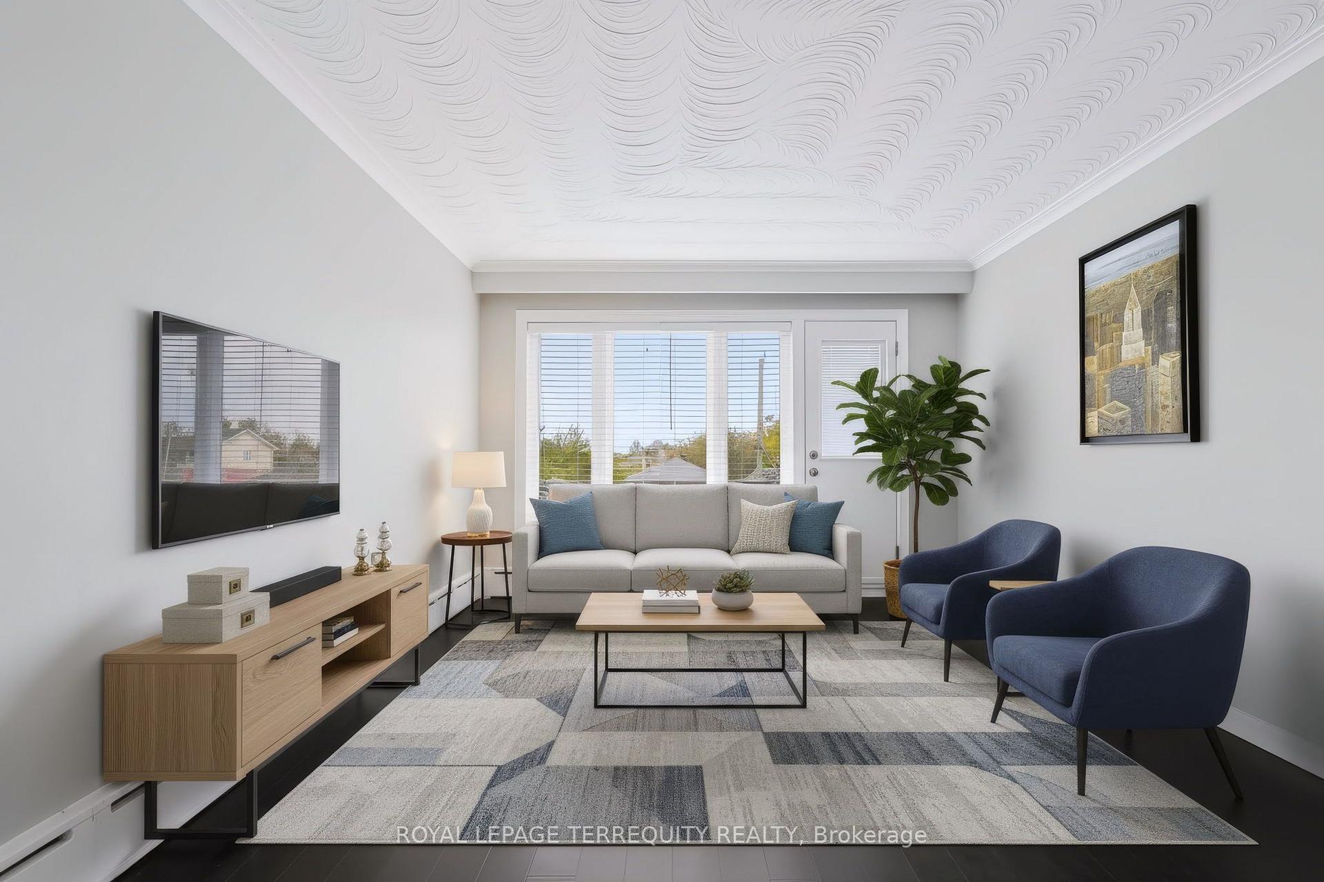 Photo 6 of Unit Upper, 32 Dynevor Road, Toronto, Caledonia-Fairbank — HOMEH
