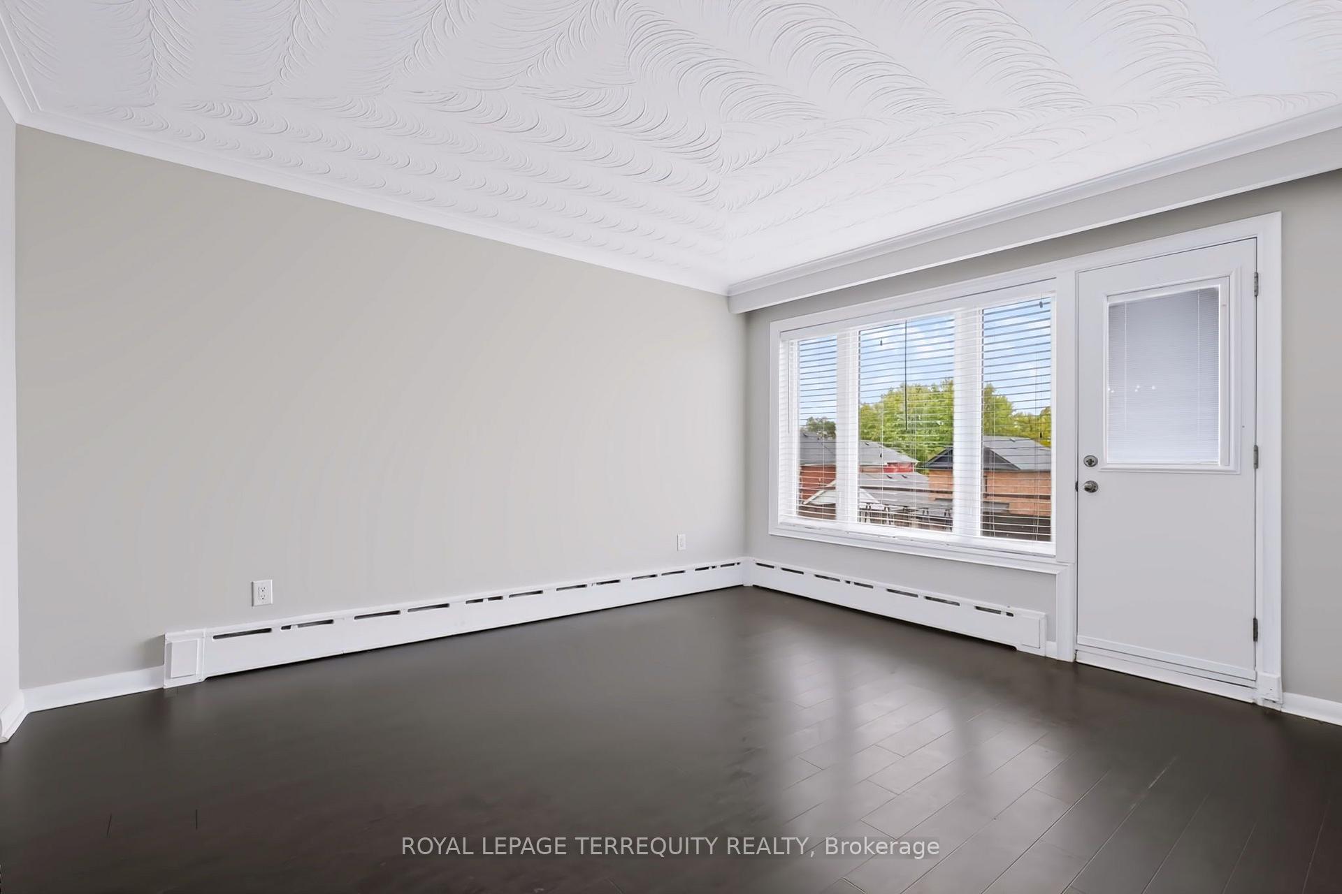 Photo 8 of Unit Upper, 32 Dynevor Road, Toronto, Caledonia-Fairbank — HOMEH