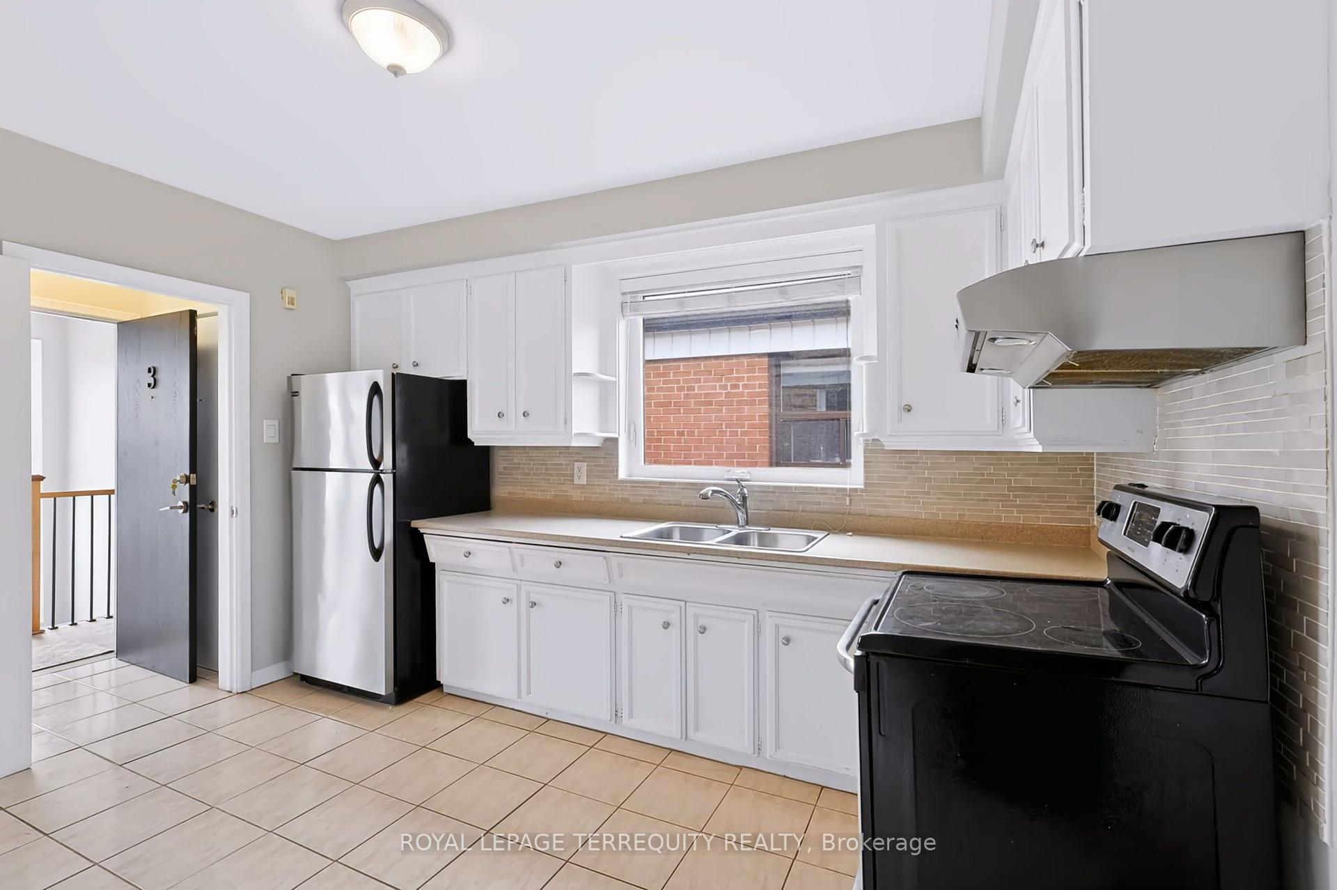 Photo 14 of Unit Upper, 32 Dynevor Road, Toronto, Caledonia-Fairbank — HOMEH