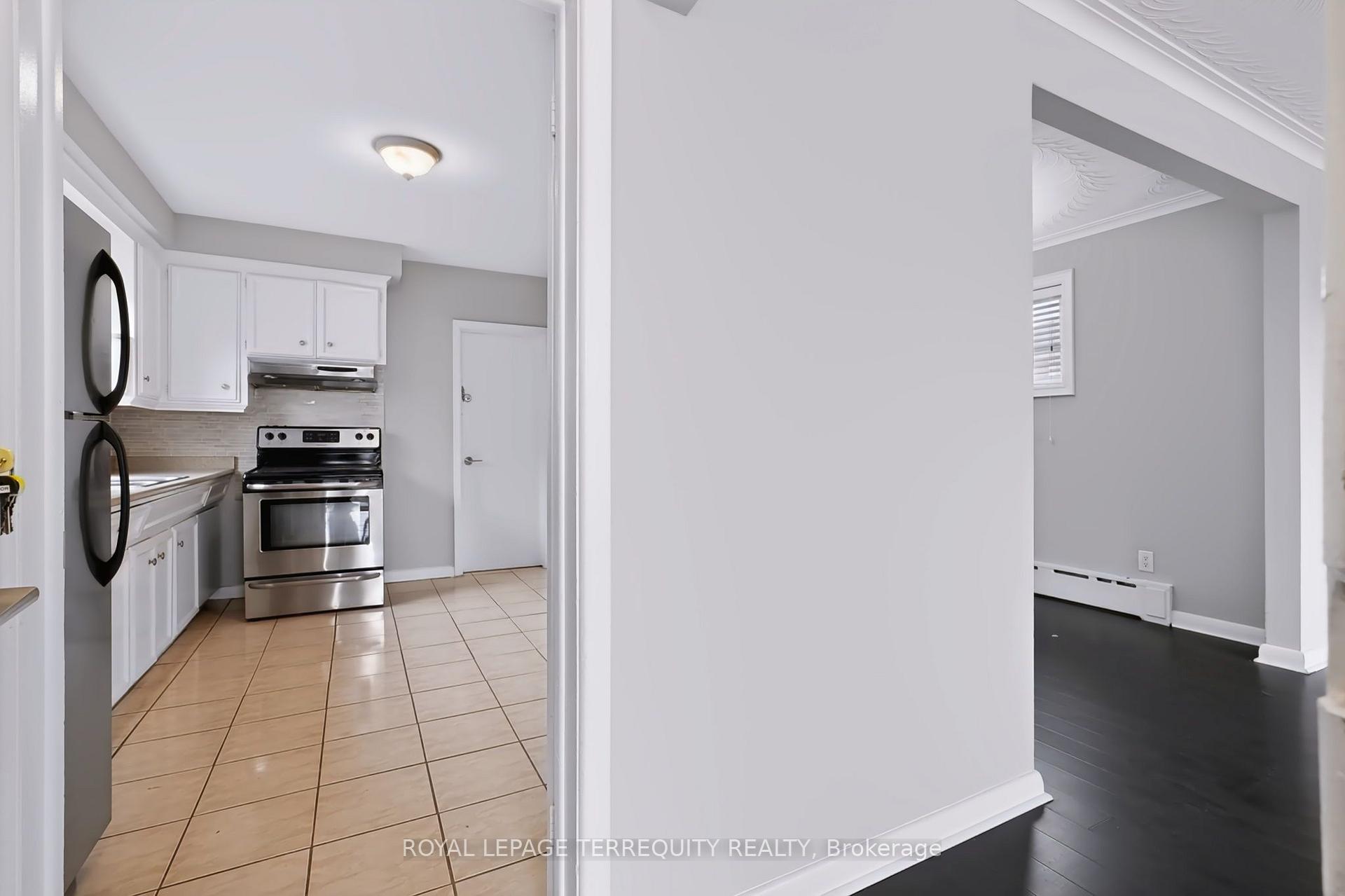 Photo 15 of Unit Upper, 32 Dynevor Road, Toronto, Caledonia-Fairbank — HOMEH