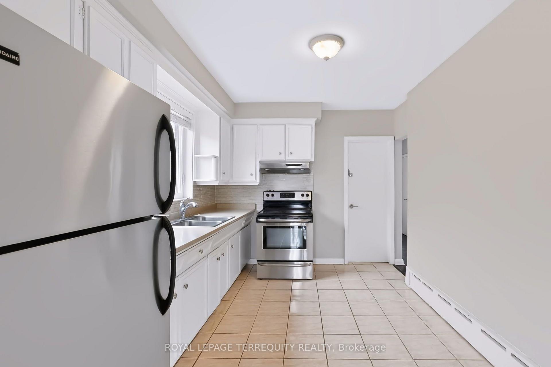 Photo 16 of Unit Upper, 32 Dynevor Road, Toronto, Caledonia-Fairbank — HOMEH