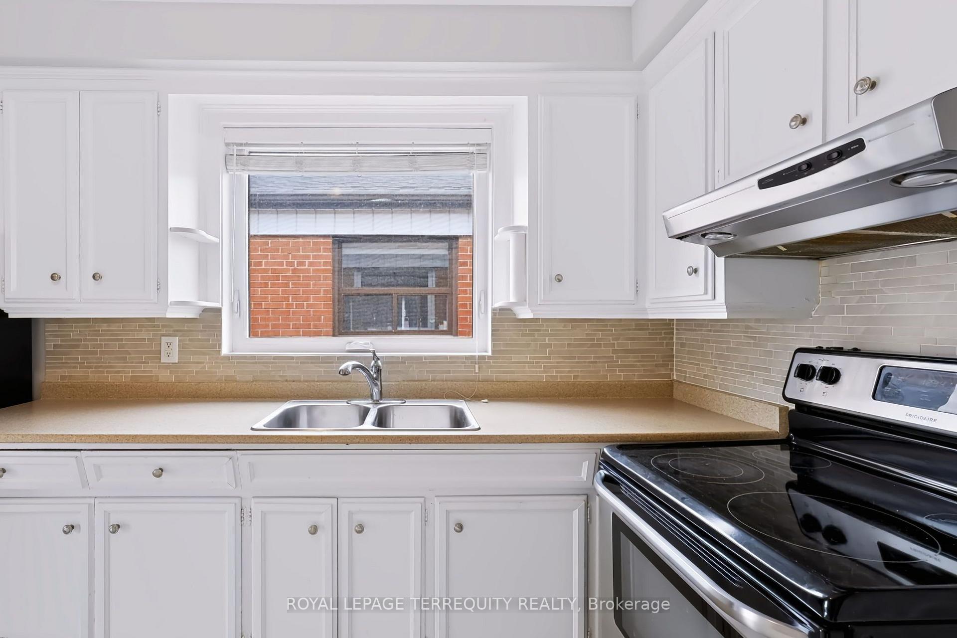 Photo 17 of Unit Upper, 32 Dynevor Road, Toronto, Caledonia-Fairbank — HOMEH