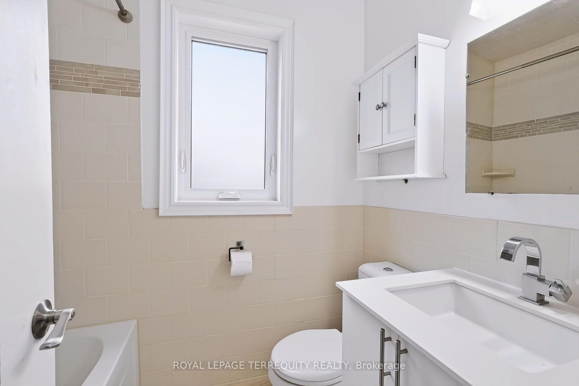 Photo 19 of Unit Upper, 32 Dynevor Road, Toronto, Caledonia-Fairbank — HOMEH