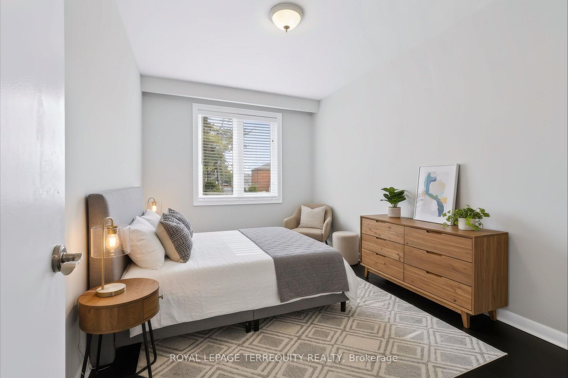 Photo 20 of Unit Upper, 32 Dynevor Road, Toronto, Caledonia-Fairbank — HOMEH