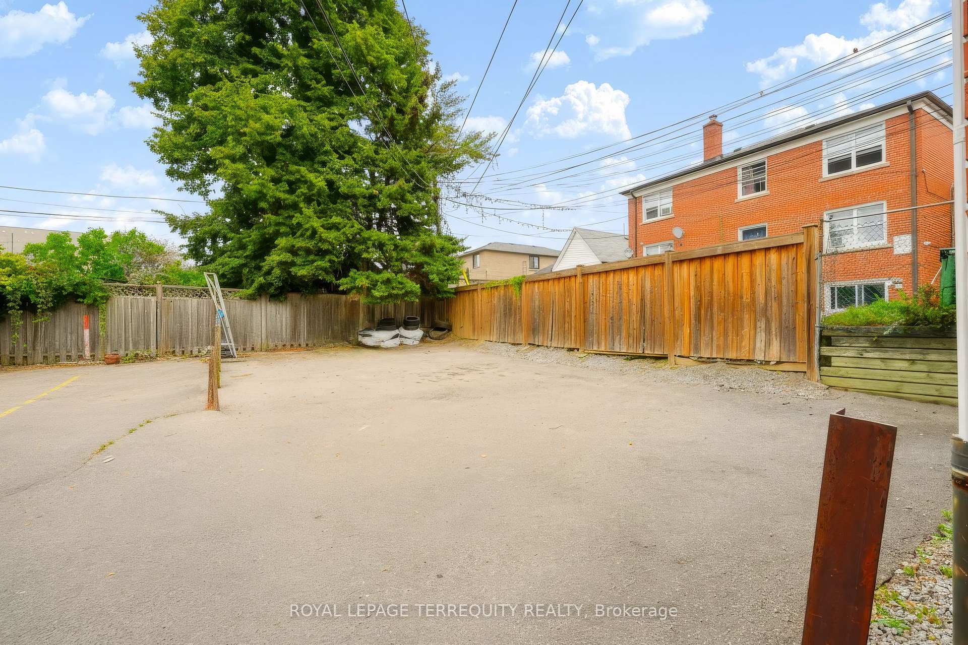 Photo 26 of Unit Upper, 32 Dynevor Road, Toronto, Caledonia-Fairbank — HOMEH