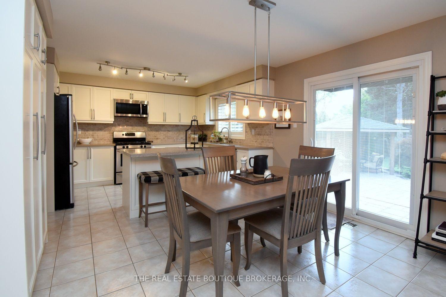 Photo 11 of 470 Amanda Crescent, Burlington, Appleby — HOMEH