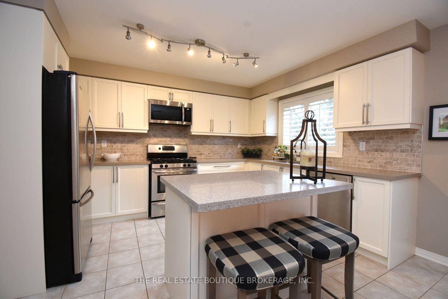 Photo 13 of 470 Amanda Crescent, Burlington, Appleby — HOMEH