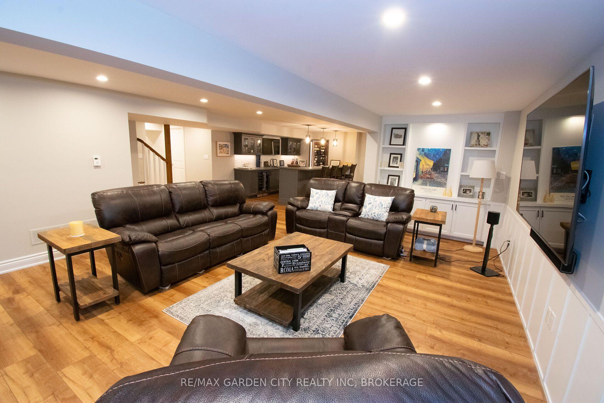 Photo 5 of 12 Power Glen Road, St. Catharines, Rykert/Vansickle — HOMEH