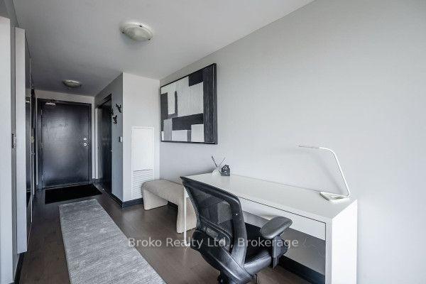 Photo 4 of Unit PH03, 10 Willison Square, Toronto, Kensington-Chinatown — HOMEH