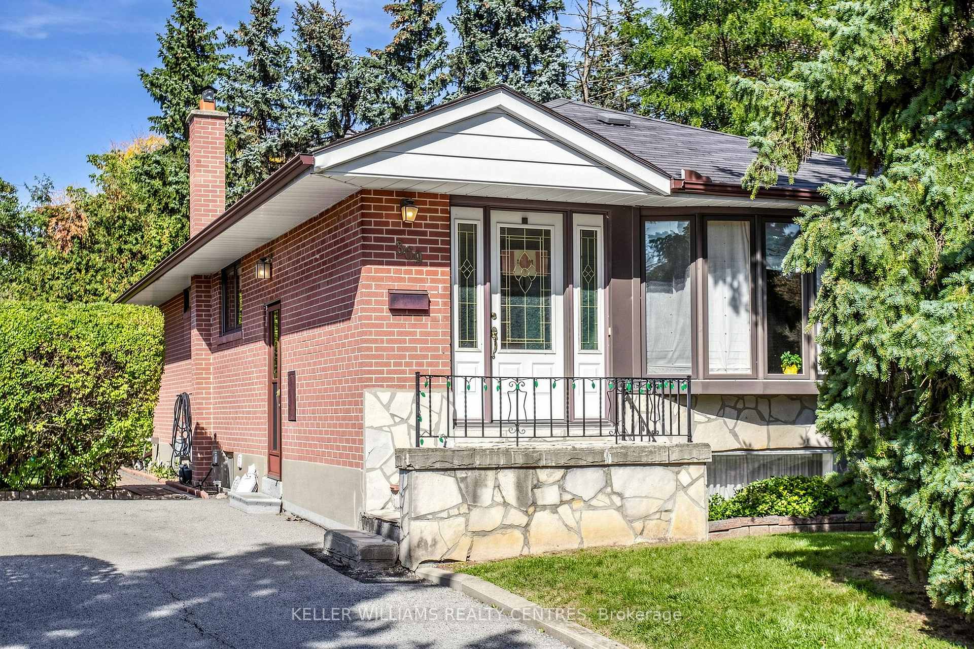 Photo 2 of 369 Osiris Drive, Richmond Hill, Crosby — HOMEH