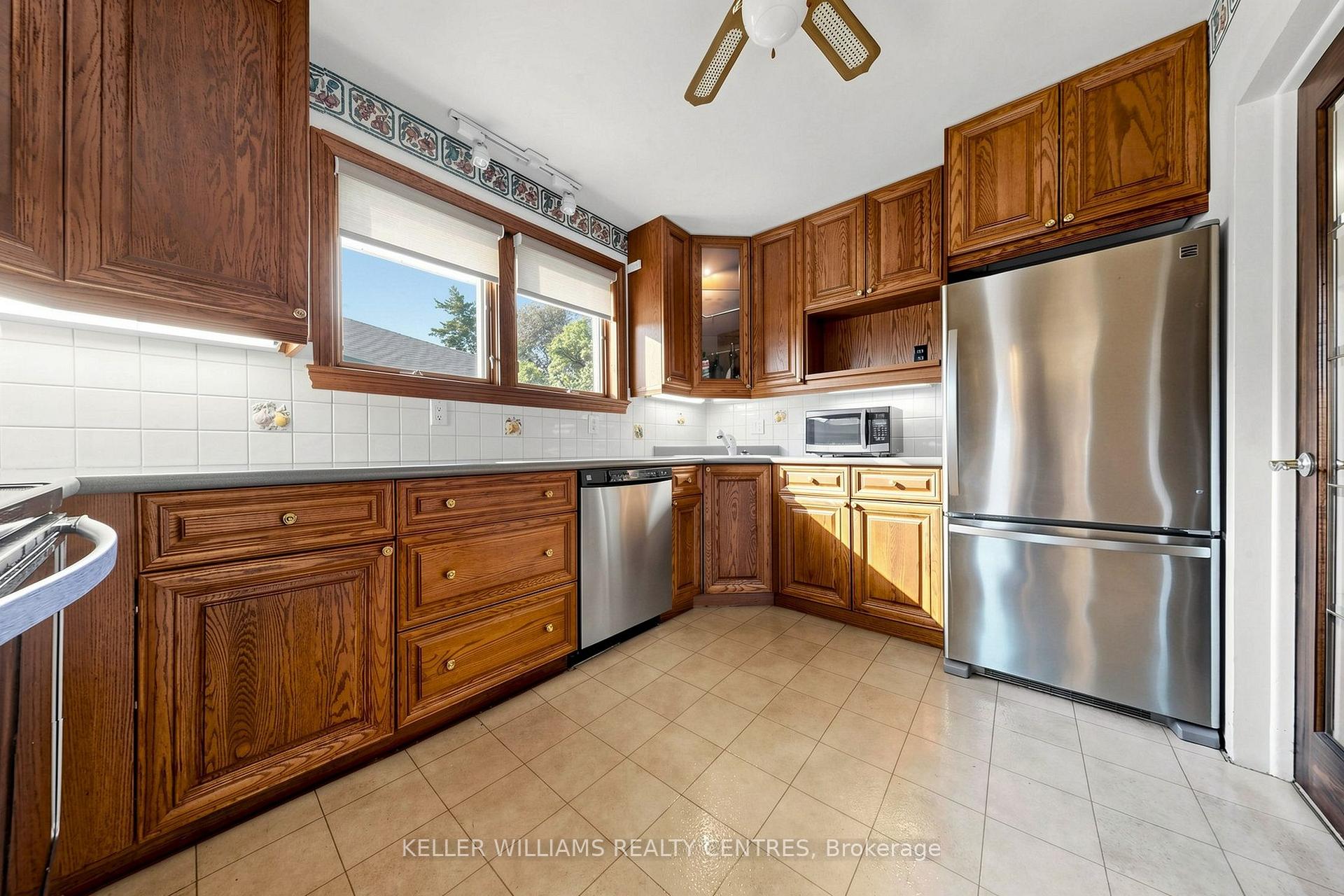 Photo 8 of 369 Osiris Drive, Richmond Hill, Crosby — HOMEH