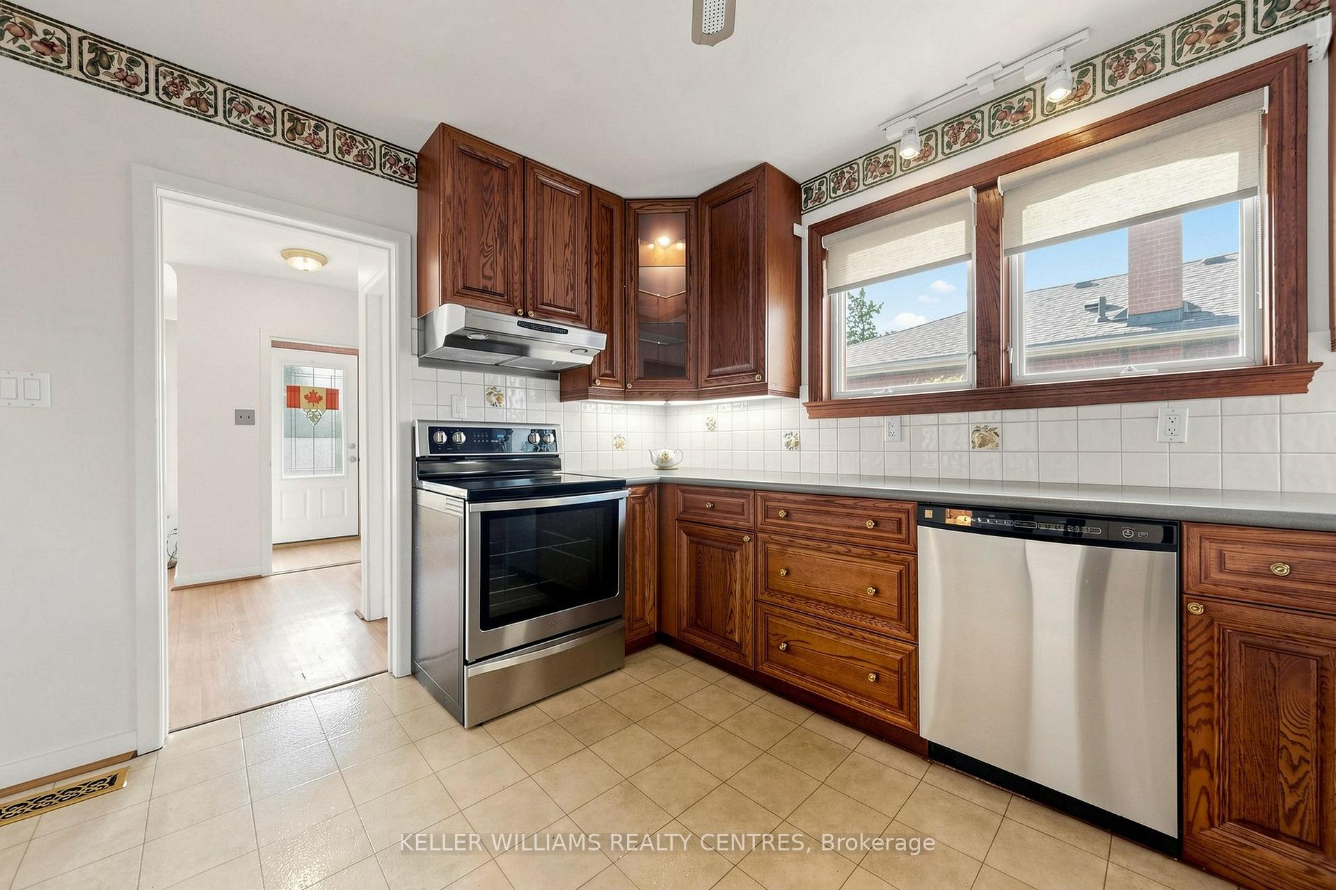 Photo 9 of 369 Osiris Drive, Richmond Hill, Crosby — HOMEH