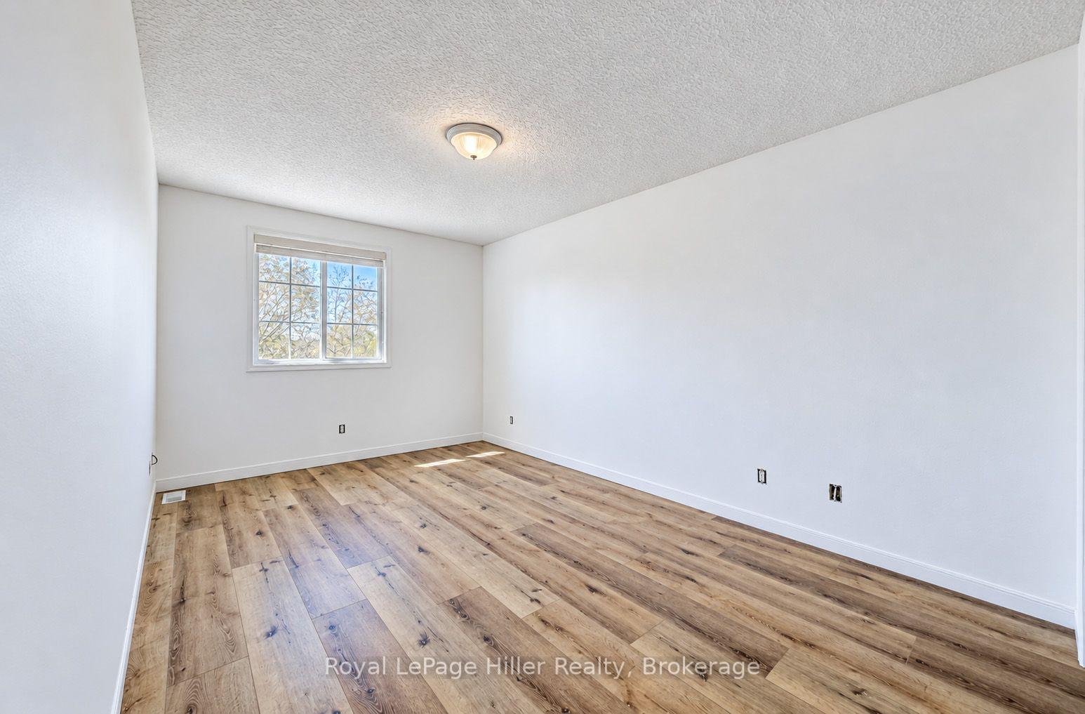 Photo 18 of 162 Athlone Crescent, Stratford — HOMEH