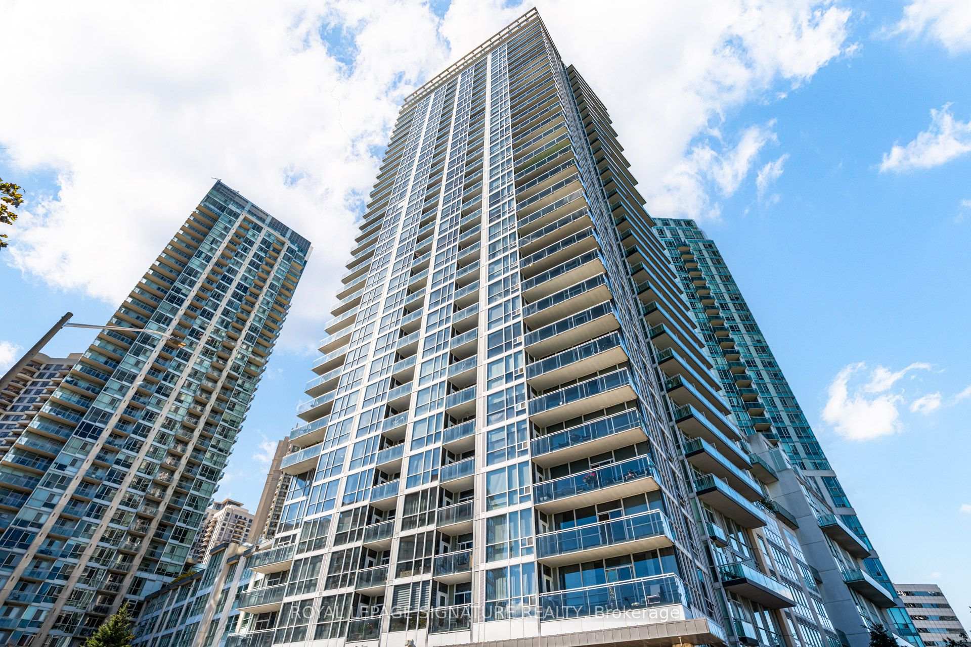 Photo 3 of Unit 1611, 223 Webb Drive, Mississauga, City Centre — HOMEH