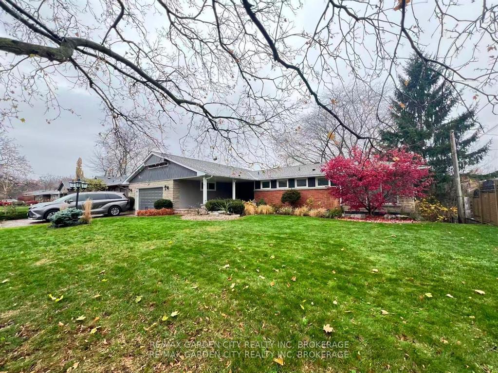 Photo 2 of 28 Marsdale Drive, St. Catharines, Glendale/Glenridge — HOMEH